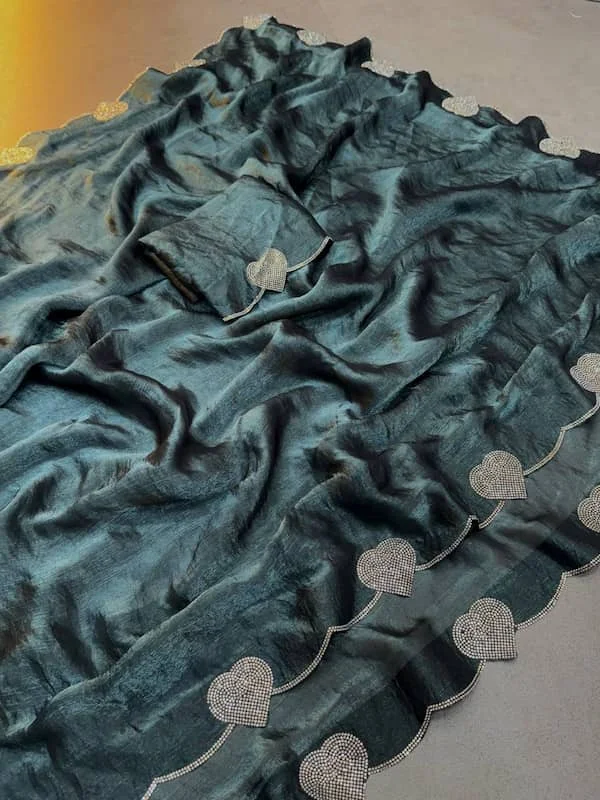 https://lyvstor.blr1.cdn.digitaloceanspaces.com/live/19im9Saree.webp
