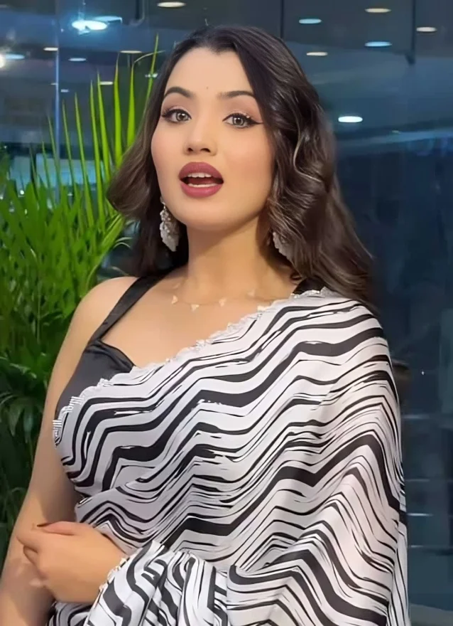 https://lyvstor.blr1.cdn.digitaloceanspaces.com/live/20im4Saree2.webp