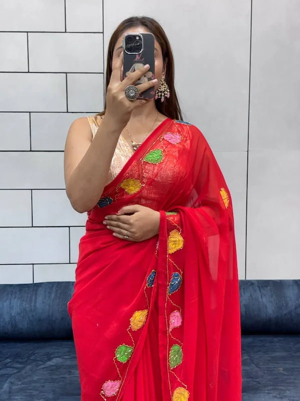 https://lyvstor.blr1.cdn.digitaloceanspaces.com/live/20im7Saree2.webp