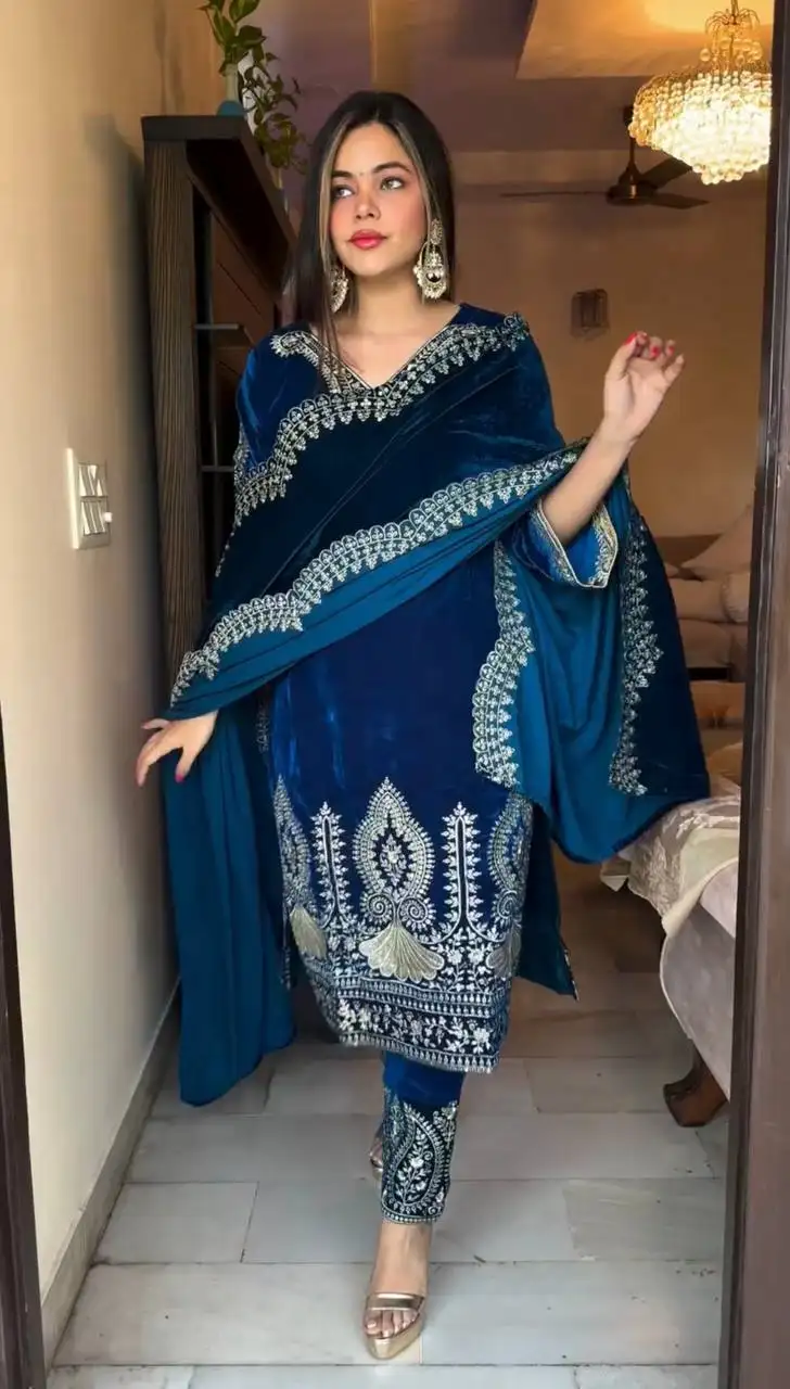 Velvet Embroidered Kurta Set with Dupatta – SRK-5110