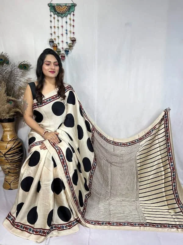 https://lyvstor.blr1.cdn.digitaloceanspaces.com/live/sareefc.webp