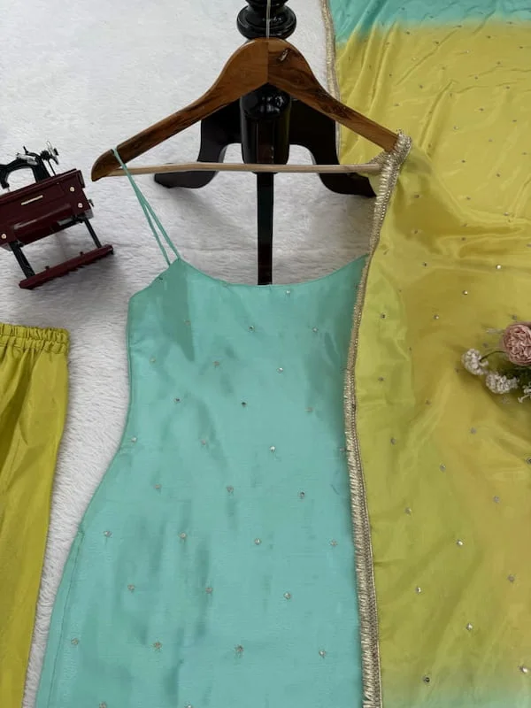 https://lyvstor.blr1.cdn.digitaloceanspaces.com/live/sep5kurti7.webp